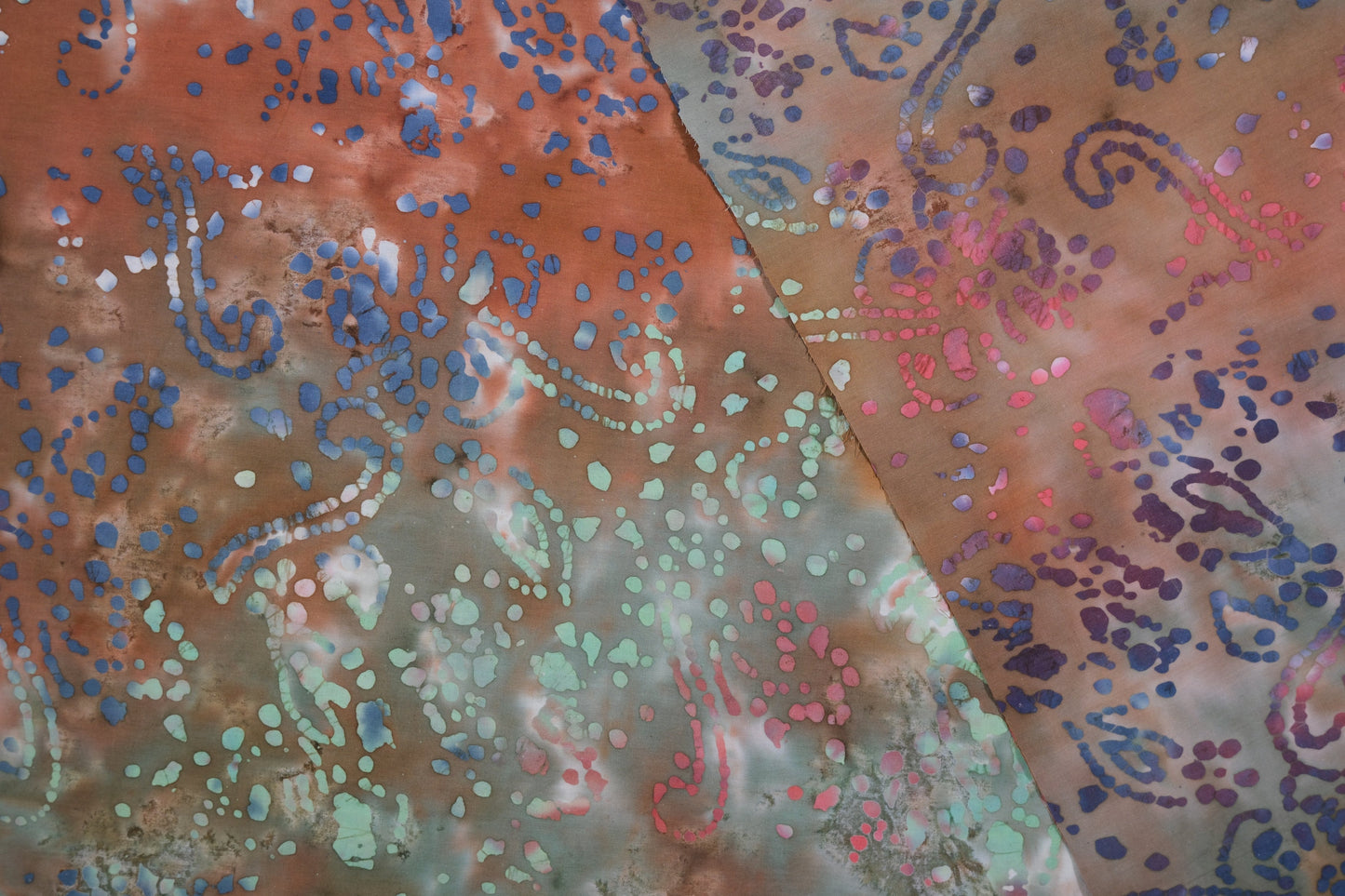 Multicolor Batikstoff - Nahaufnahme der Materialqualität 140cm