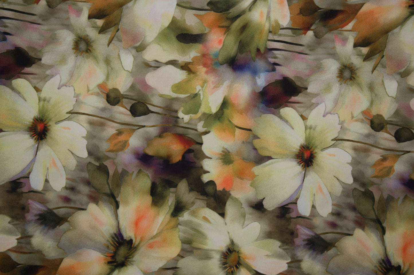 Weich fallender Viskosestoff mit grün-orangen Aquarellblumen