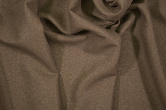 Taupefarbener Leinenstoff – weich fallender Naturstoff