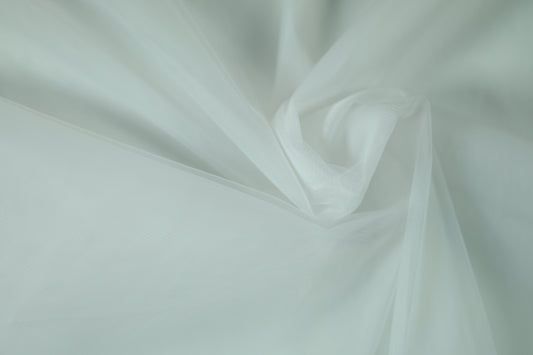 Leichter Tüll in Weiß – ideal für festliche Mode