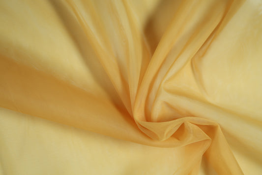 Leichter Tüll in Sonnengelb – ideal für festliche Mode