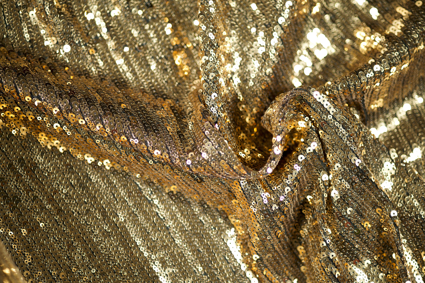 Paillettenstoff in Gold – glänzend, hochwertig und perfekt für festliche Kleidung
