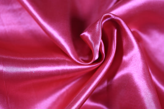 GlÀnzender Satin in krÀftigem Pinkton