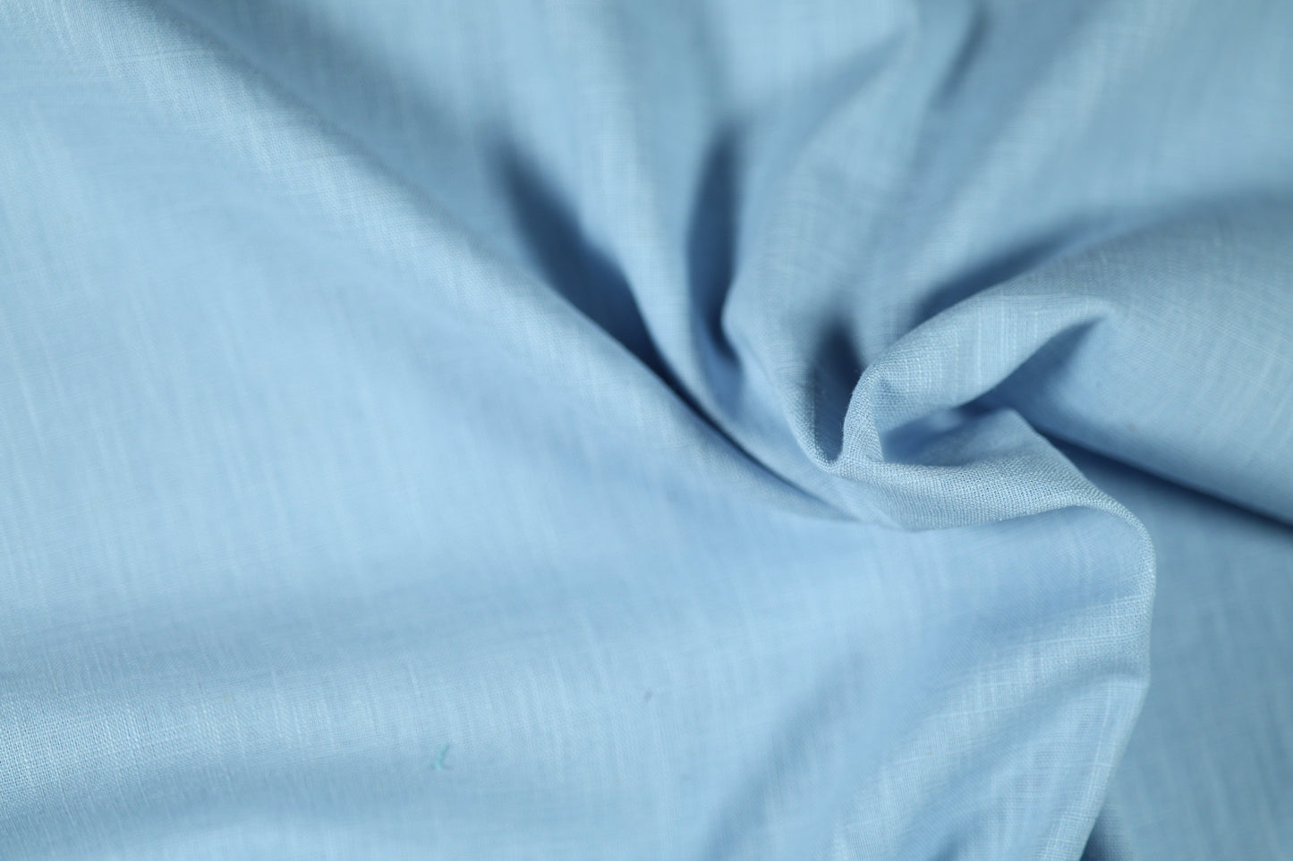 Leinenstoff in Himmelblau – natürlich, atmungsaktiv und hautfreundlich