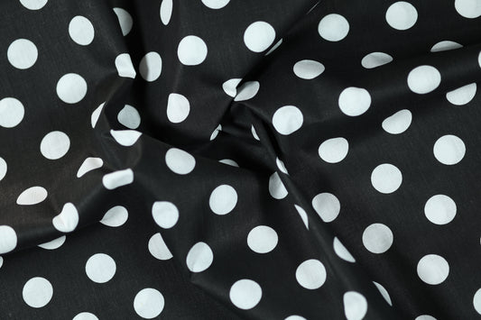 Eleganter Stoff mit Punktmuster – Schwarz-Weiß-Design