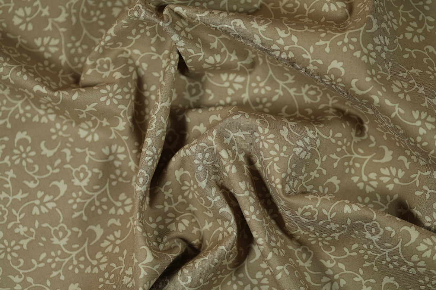 Baumwollstretch – Beige mit romantischem Blütenmuster – ideal für Mode, Accessoires & Dekoration