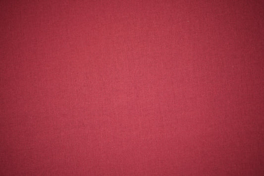 Eleganter Leinenstoff in Bordeaux – ideal für feminine Bekleidung