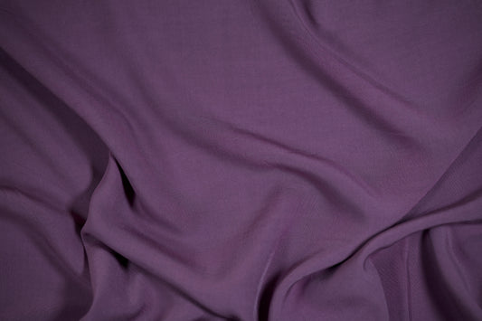 Leichter Viskosestoff in Dunkelviolett – ideal für luftige Sommermode oder kreative DIY-Projekte
