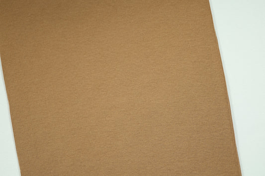Weicher Baumwollstoff in warmem Hellbraun – mit Rippenmuster