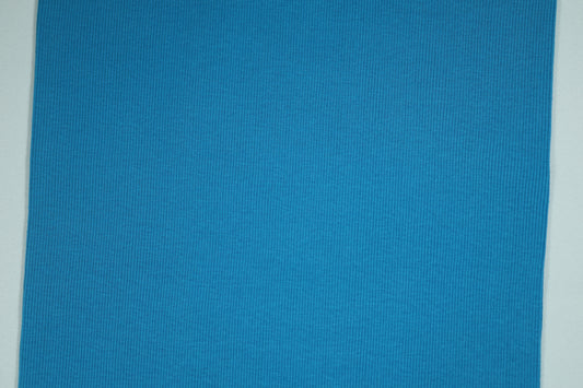 Türkisblauer Bündchenstoff – frischer Akzent für sportliche Outfits