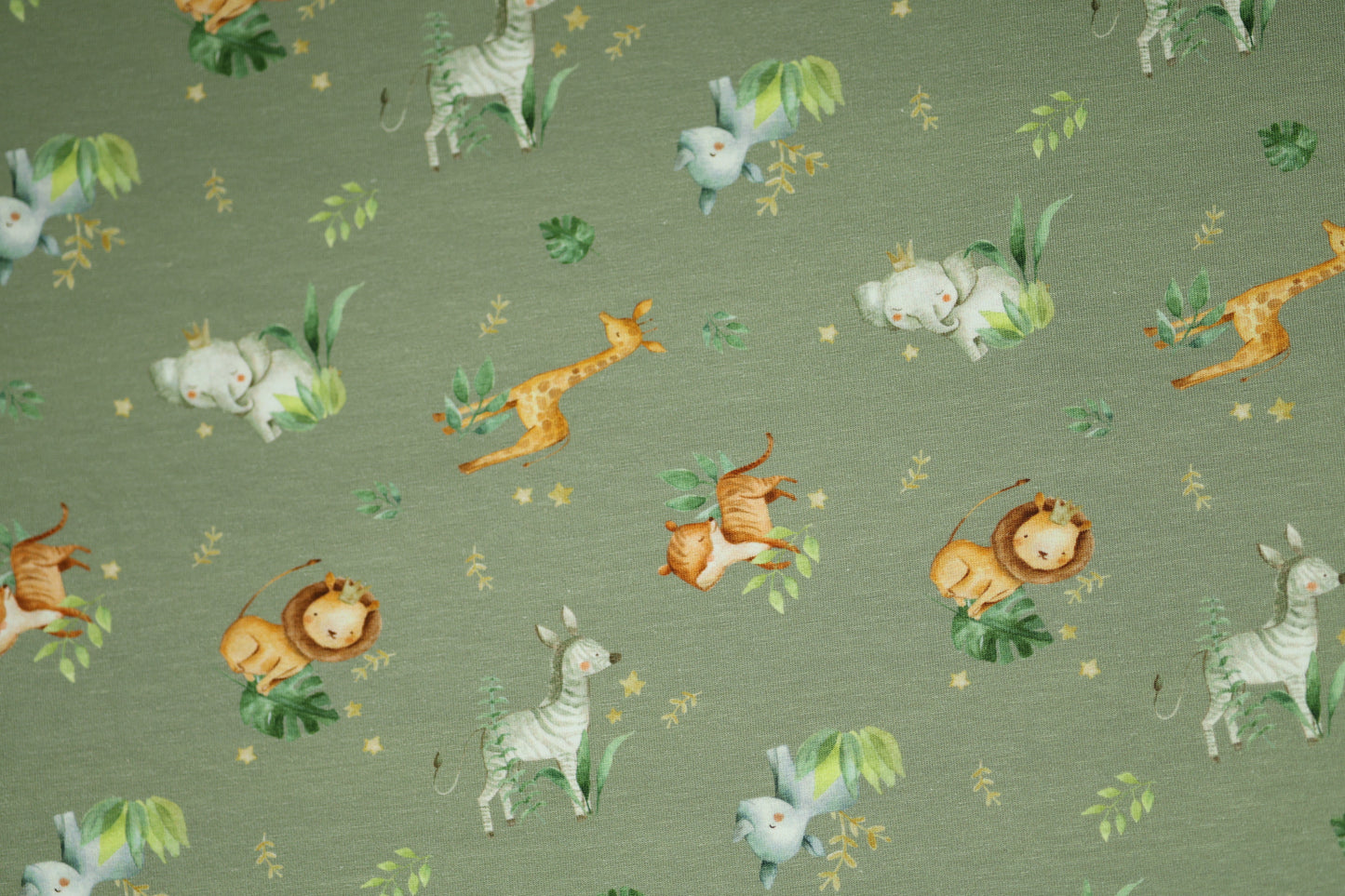 Kinderstoff mit süßen Safari-Tieren im Aquarell-Stil auf salbeigrünem Grund