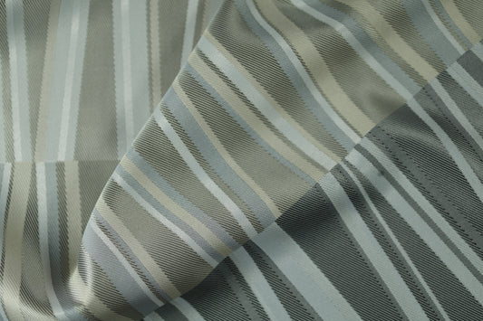 Vorhang- und Tischstoff mit Streifenmuster in Grau – dezent und hochwertig