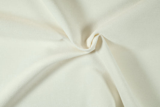 Weicher Stoff in Naturweiß Möbelstoff mit weicher Haptik – schlicht und edel