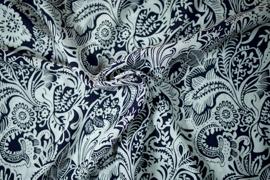 Viskosestoff – Schwarz-Weiß Ornament Floral – Viskosestoff mit Blumenmuster, weich und fließend – Ideal für Sommerkleider