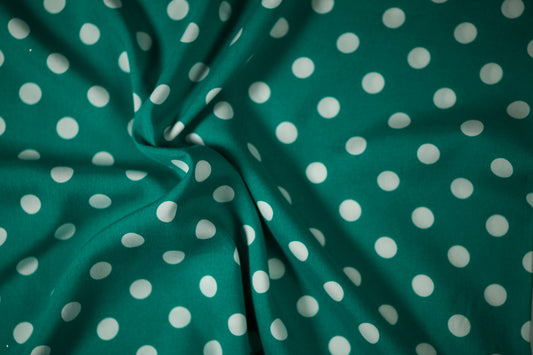 Weicher Viskosestoff – perfekt für Sommerkleidung