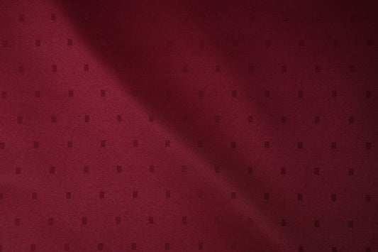 Pflegeleichter Polyesterstoff in Bordeaux mit Punktmuster