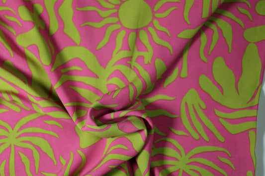 Bunter Viskose: Exotisches Pink-Limettenmuster â perfekt fĂŒr Blusen, Röcke und Accessoires