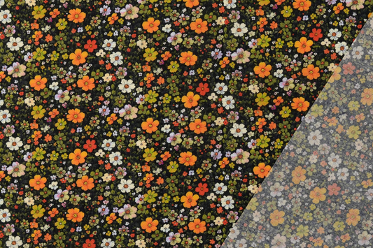 Leichter Sommerstoff aus Baumwolle mit kleinen Blumen in Orange Grün und Weiß