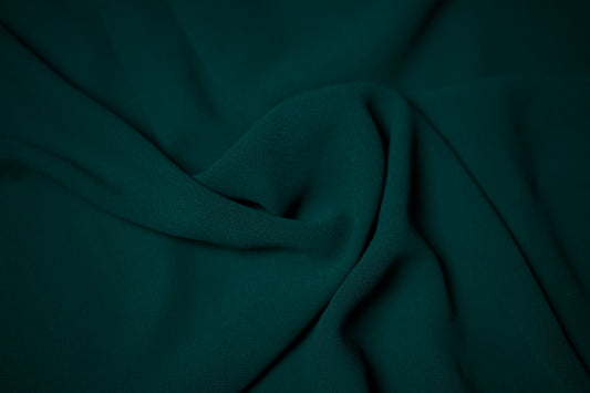 Fein strukturierter Chiffonstoff in Dunkelgrün für festliche Mode und Accessoires