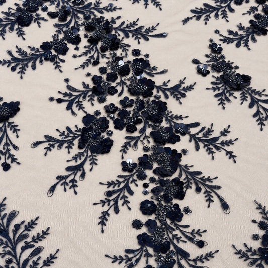 Perlenspitze Marineblau 3D-Blüten – Musterrapport auf Ivory-Tüll – Stoffeya