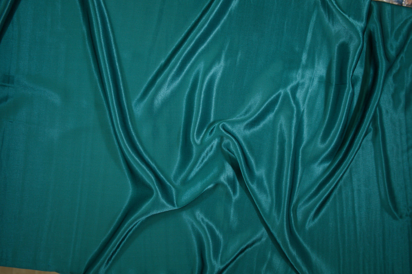 Weich fallender petrolfarbener Viskose-Satin für elegante Kleidung - Metrware Materialqualität 140cm