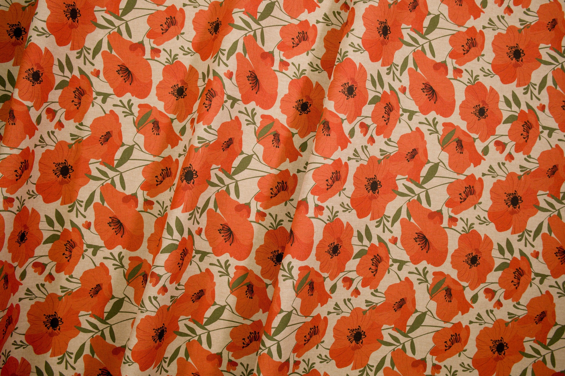 Baumwollmischgewebe mit leuchtenden Mohnblumen