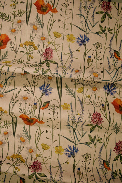 Detailansicht Wiesenblumenmotiv auf Baumwollmischung