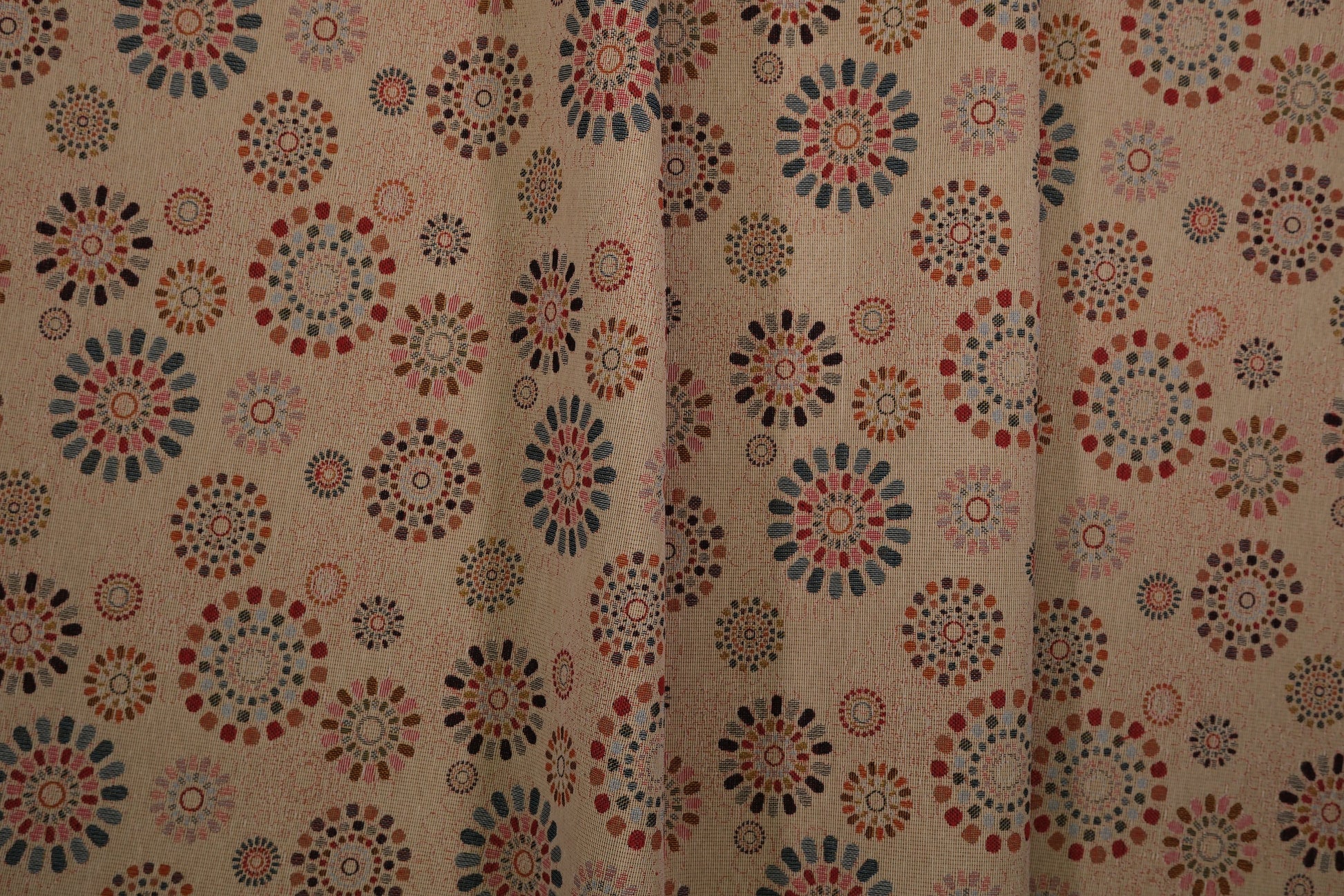 Retro-Kreismuster Polsterstoff – langlebig und dekorativ