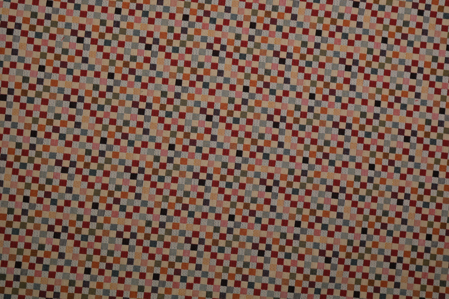 Bunter Karo Polsterstoff – ideal für Möbel & Deko