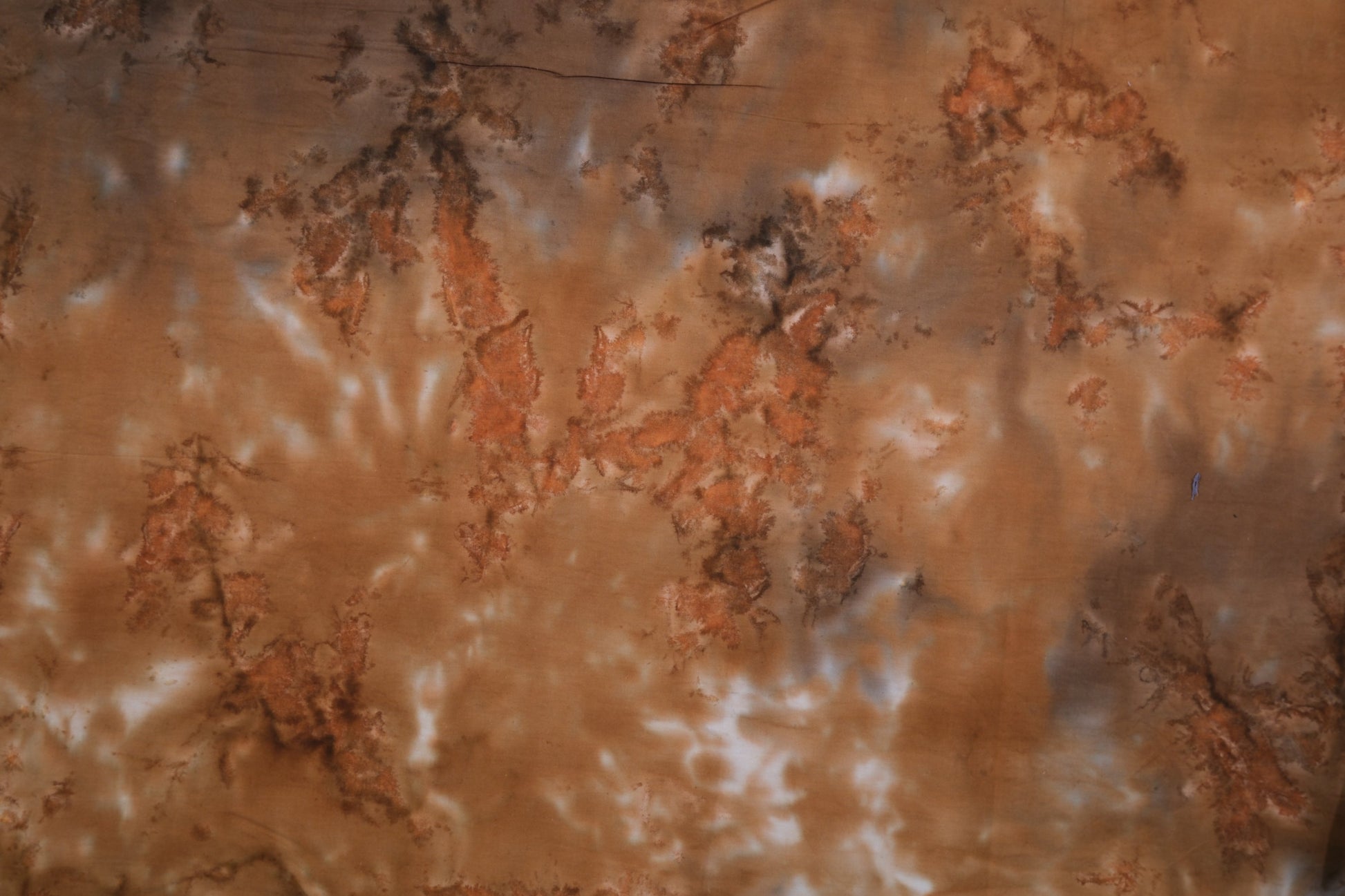 Batik Baumwollstoff Erde Rostbraun – weicher Stoff mit organischem Farbverlauf