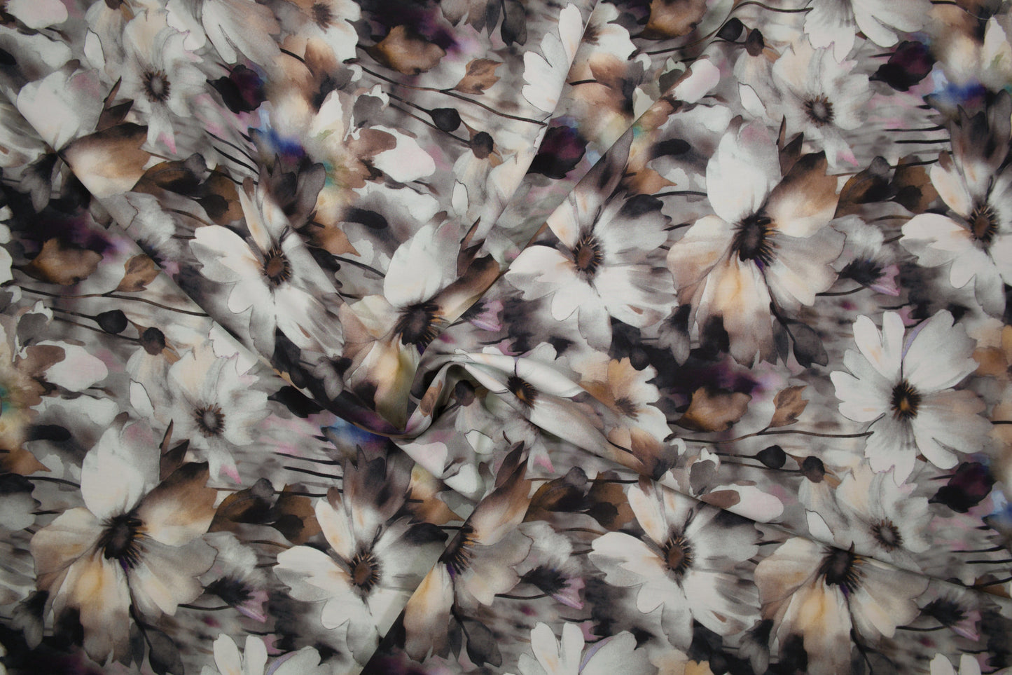 Detailansicht grauer Aquarellblumen auf Viskose