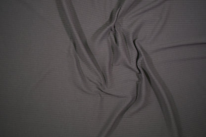 Rip Jersey in Dunkelgrau mit feiner Rippstruktur - Detailaufnahme der Stoffstruktur
