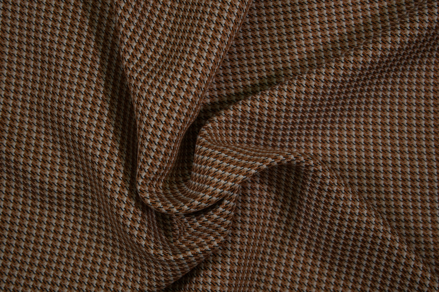 Wollstoff mit feinem braunen Pepita-Muster - Nahaufnahme der Materialqualität 140cm