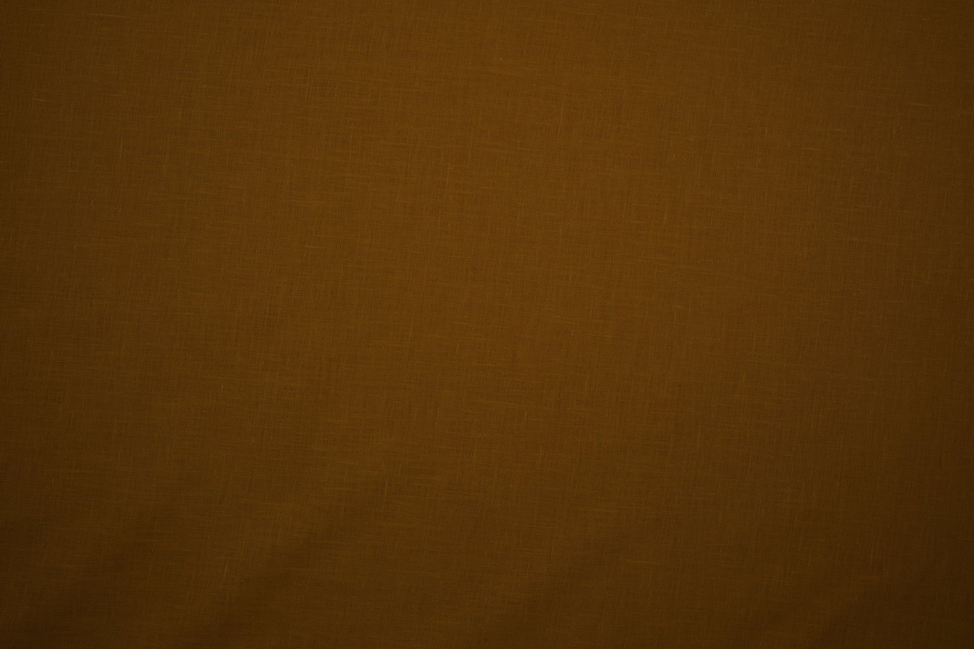 Senffarbener Leinenstoff – feine Struktur in Nahaufnahme