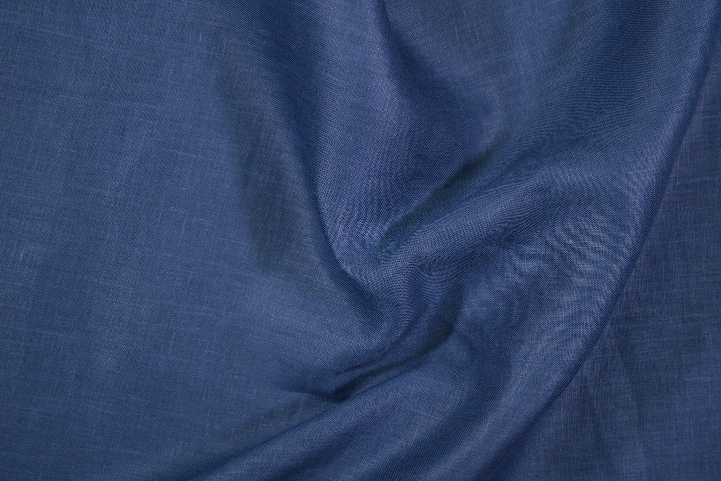 Dunkelblauer Leinenstoff – edler Naturstoff für Kleidung