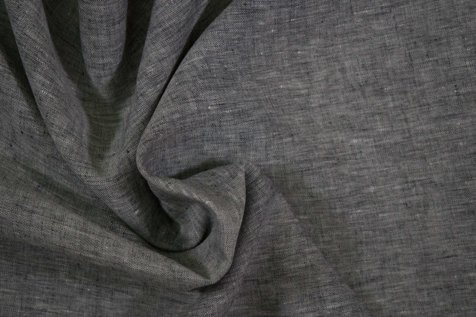Anthrazit-melierter Leinenstoff – Detailaufnahme der Stoffstruktur