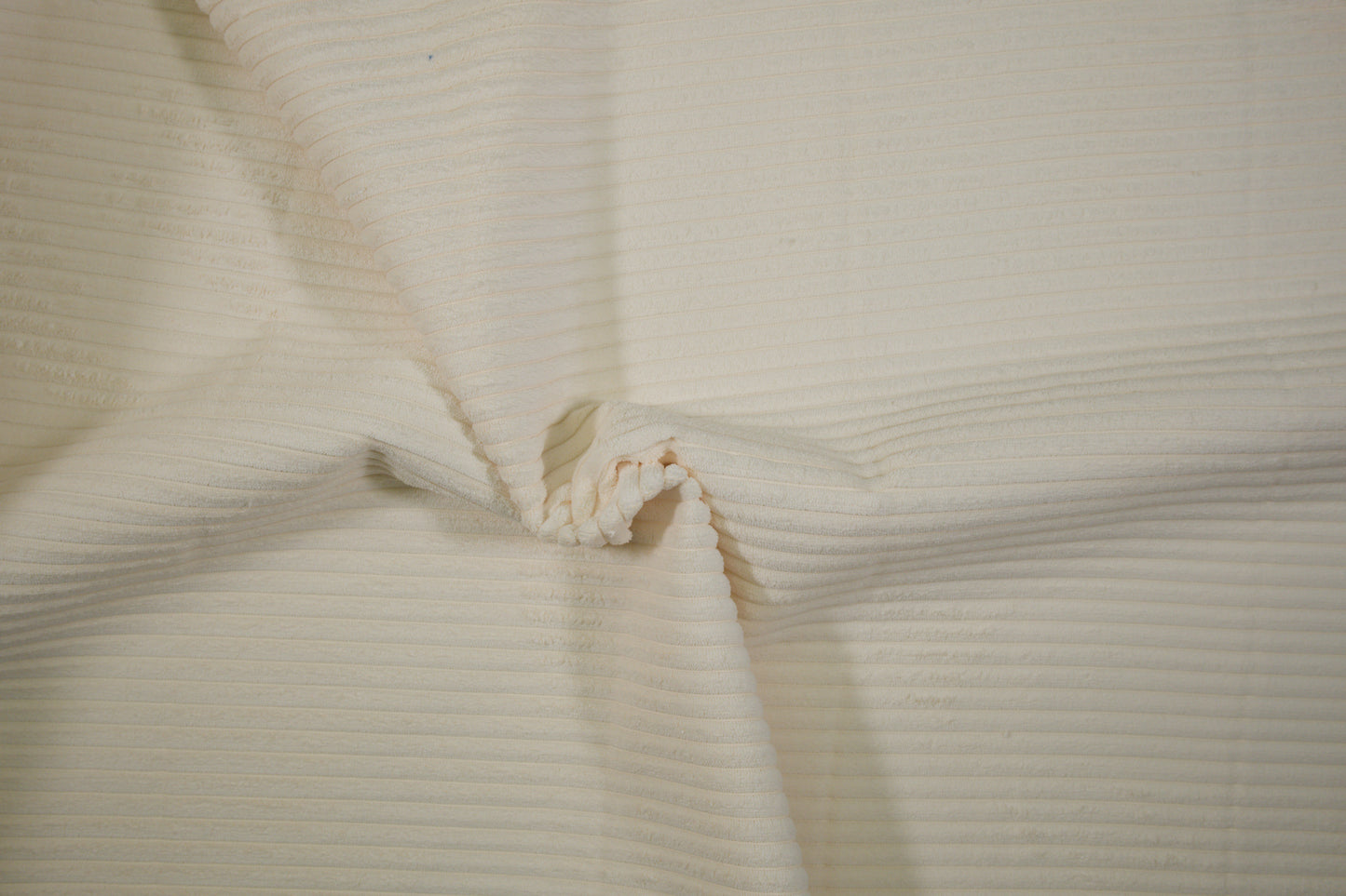 Möbelstoff in Uni-Creme mit glatter, feiner Struktur – ideal für Stühle und Sofas