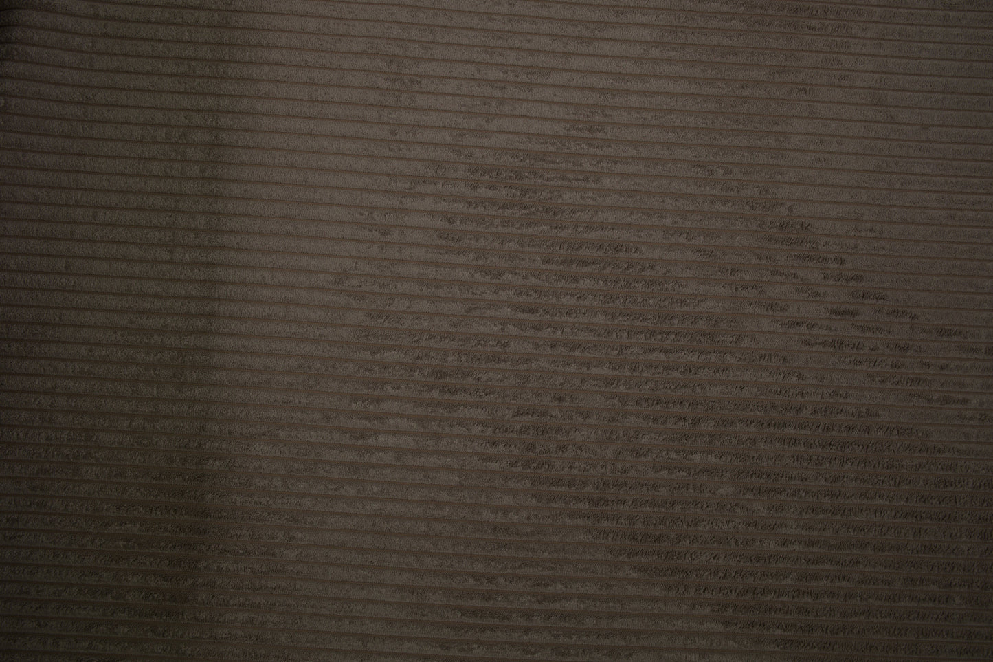 Cord Möbelstoff in Taupe mit weicher Rippenstruktur Detailaufnahme der Stoffstruktur