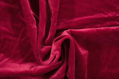 Baumwollsamt in Dunkelrot mit intensiver, samtiger Oberfläche