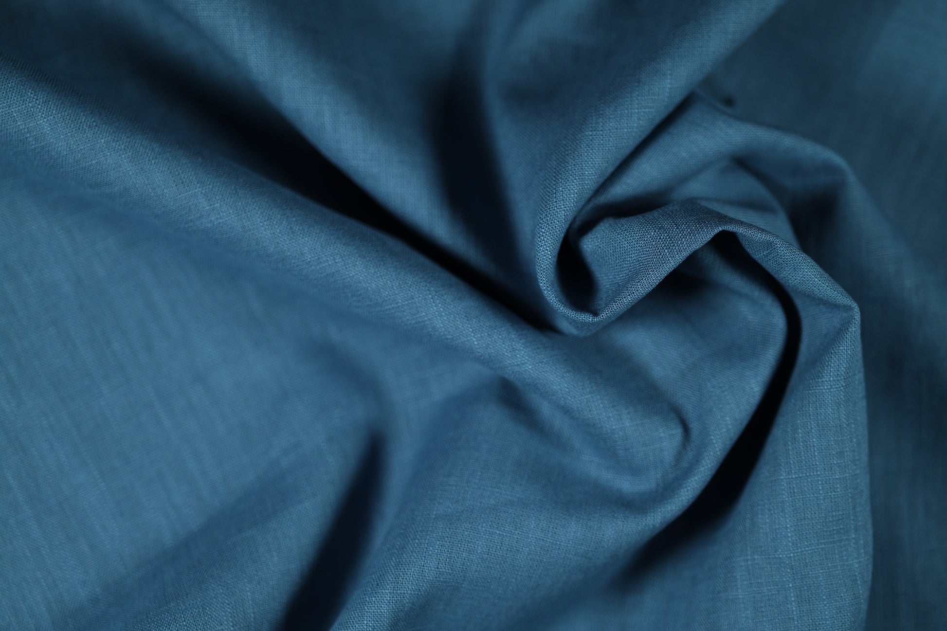 Leinenstoff in Stahlblau – natürlich, atmungsaktiv und hautfreundlich