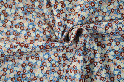 Baumwollstretch – Vintage-Blumen auf Creme und Hellblau – angenehm, flexibel und hochwertig verarbeitet