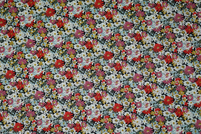 Baumwollstretch – Florale Vielfalt in Rot, Senf & Weiß – elastischer Baumwollstoff für kreative Projekte