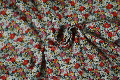 Baumwollstretch – Florale Vielfalt in Rot, Senf & Weiß – ideal für Mode, Accessoires & Dekoration