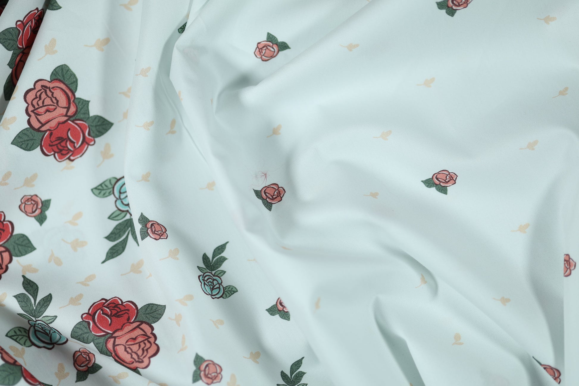 Bunter Baumwollstoff – ideal für kreative Projekte und stilvolle Outfits