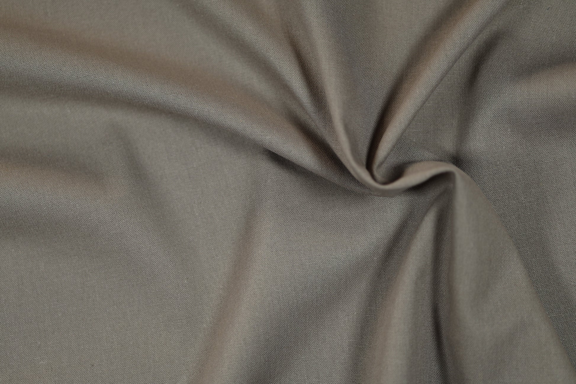 Schiefergrauer Stoff – zurückhaltend und elegant