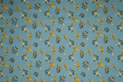 Gelbe Blätter auf Himmelblau – hochwertiger Baumwollstoff für Kinder und kreative Projekte.