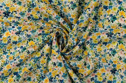 Baumwoll Voile Stoff mit buntem Blumenmuster auf hellem Hintergrund leicht und luftig