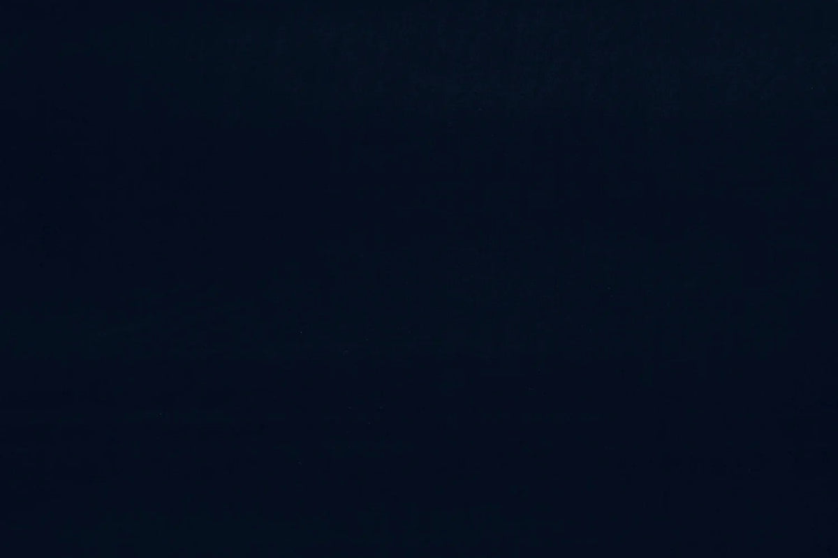Einfarbiger Satin aus 100 Prozent Viskose in Marineblau
